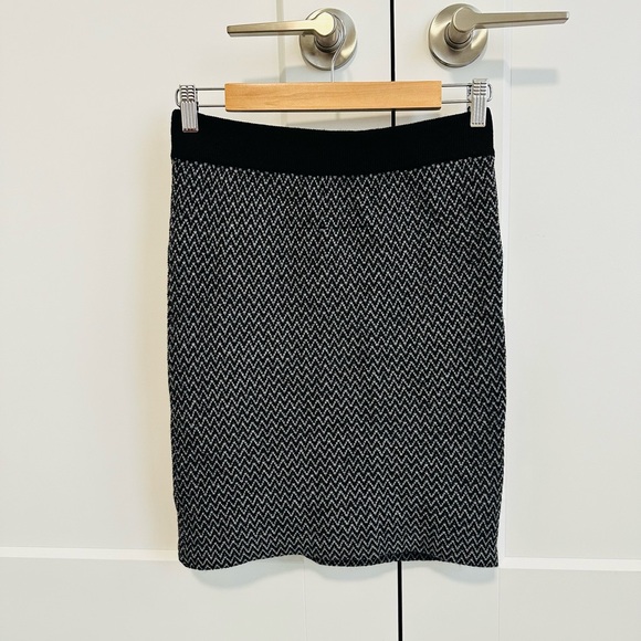 Lord and Taylor 100% merino wool mini skirt in great condition Size XS - Picture 1 of 4